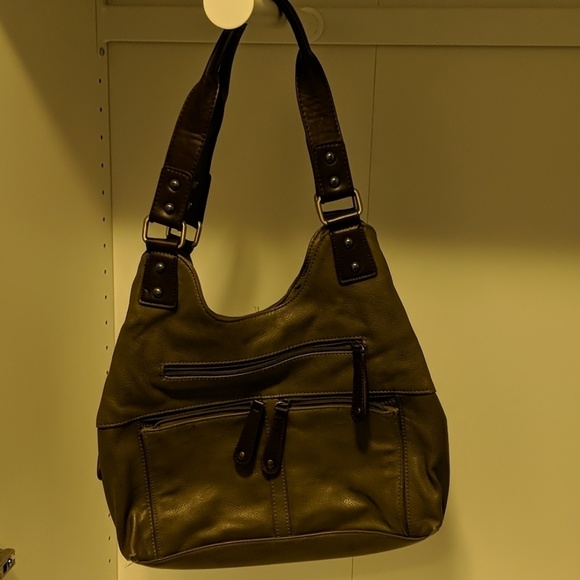 Polyurethane purse with a multitude of pockets